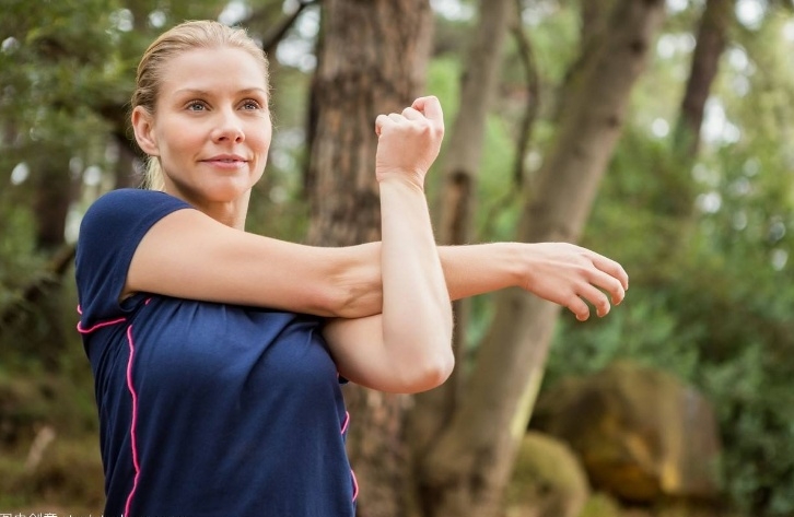 拉伸的时候会痛证明什么,拉伸时肌肉疼痛还要继续拉吗