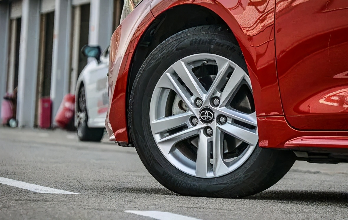 思域卡罗拉雷凌轩逸如何选,2023款思域1.5t对比混动评测