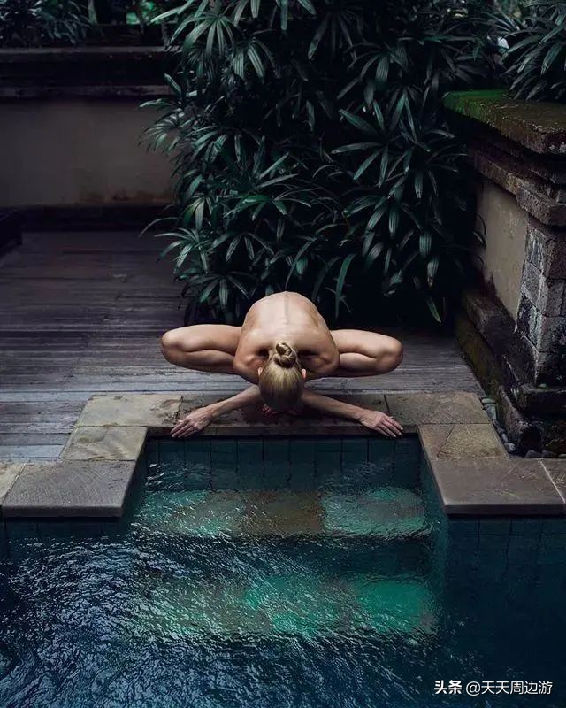 她在世界各地拍下裸照，吸引了8000万的粉丝，却没有一张是色情的