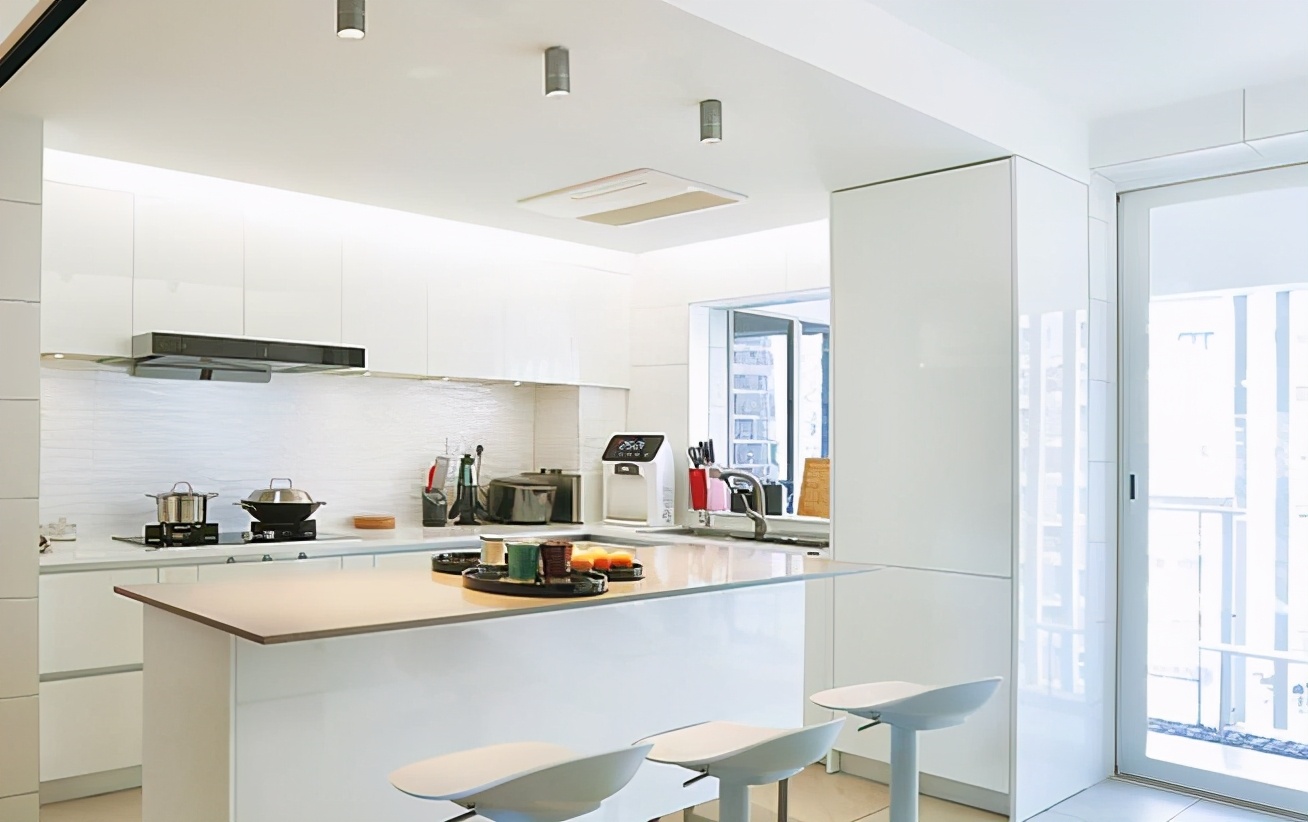 小白必看灯具品牌,到底选中央空调还是选普通空调