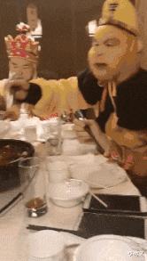 电梯里的妹子通常咋启齿搭讪比力好啊？哈哈