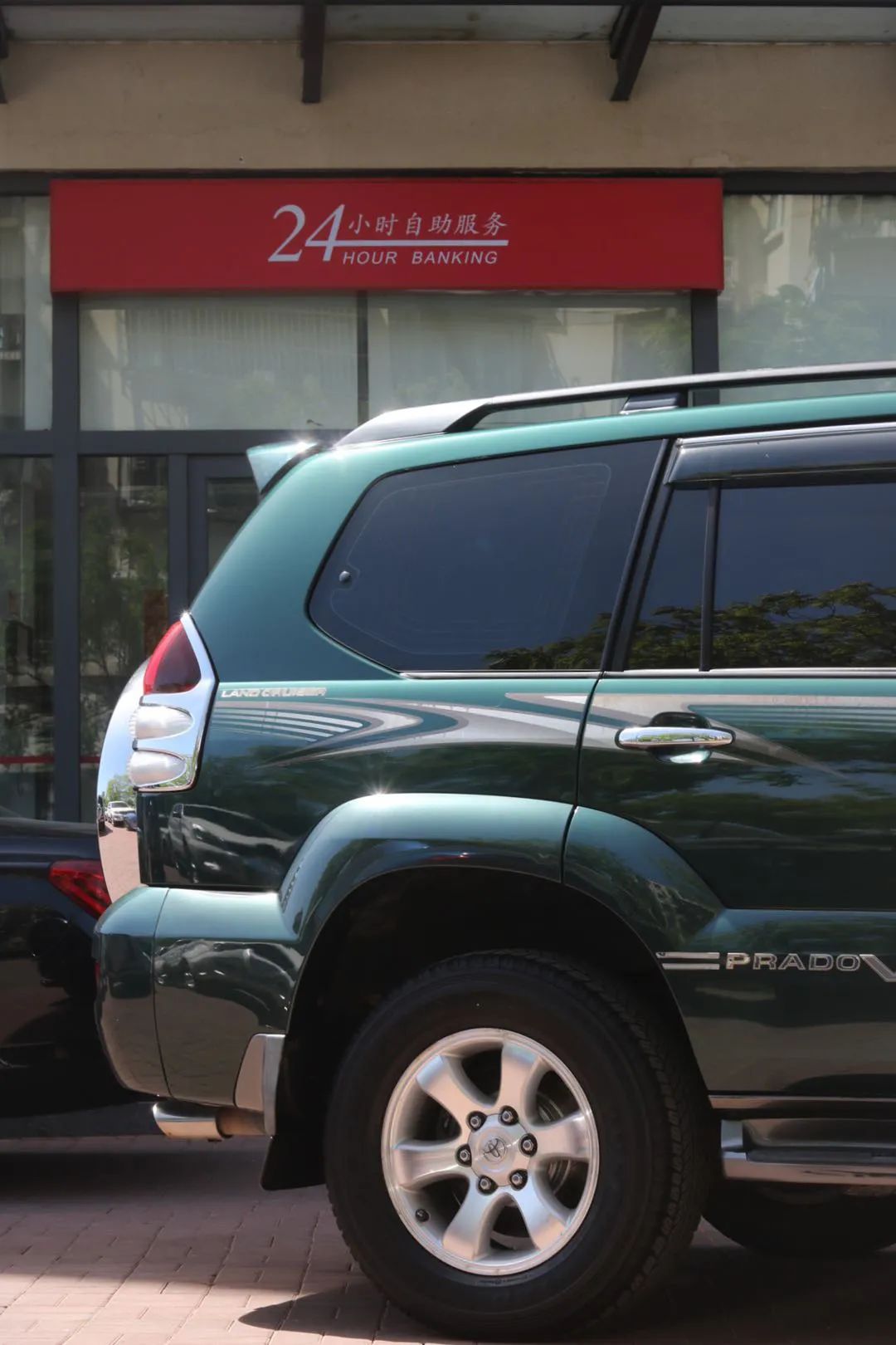 经典老车丰田lc90翻新复活,老款普拉多120翻新