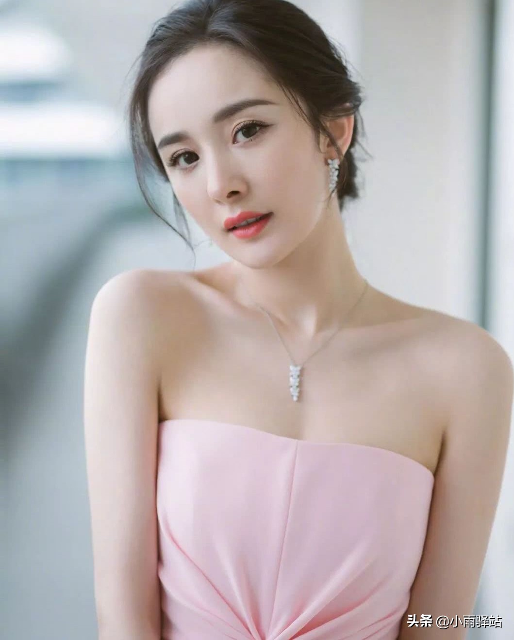 杨幂不愧是大幂幂穿搭,杨幂浴巾裙