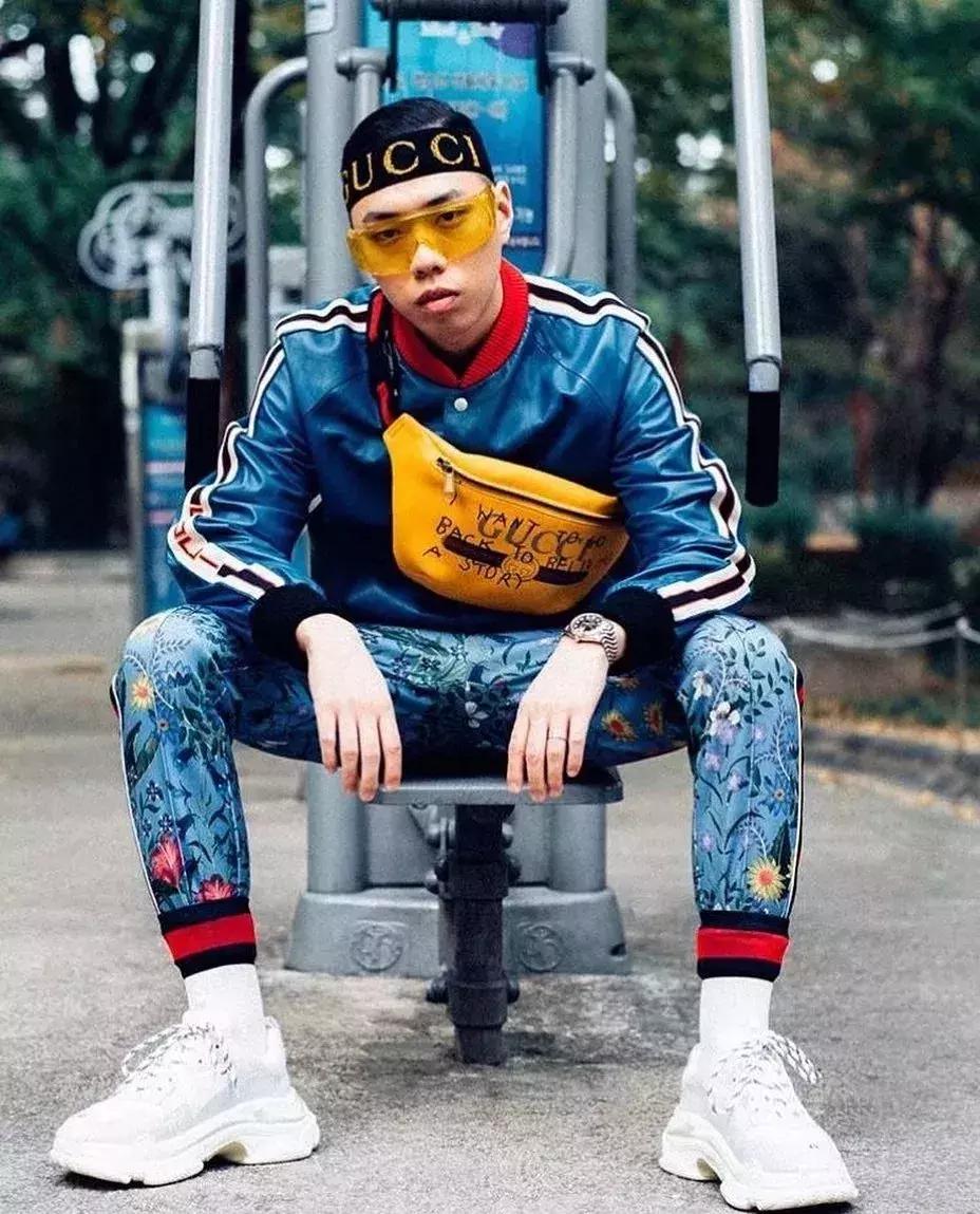 潮爆了｜冬天羽绒服穿腻了，可以试试这种复古运动风