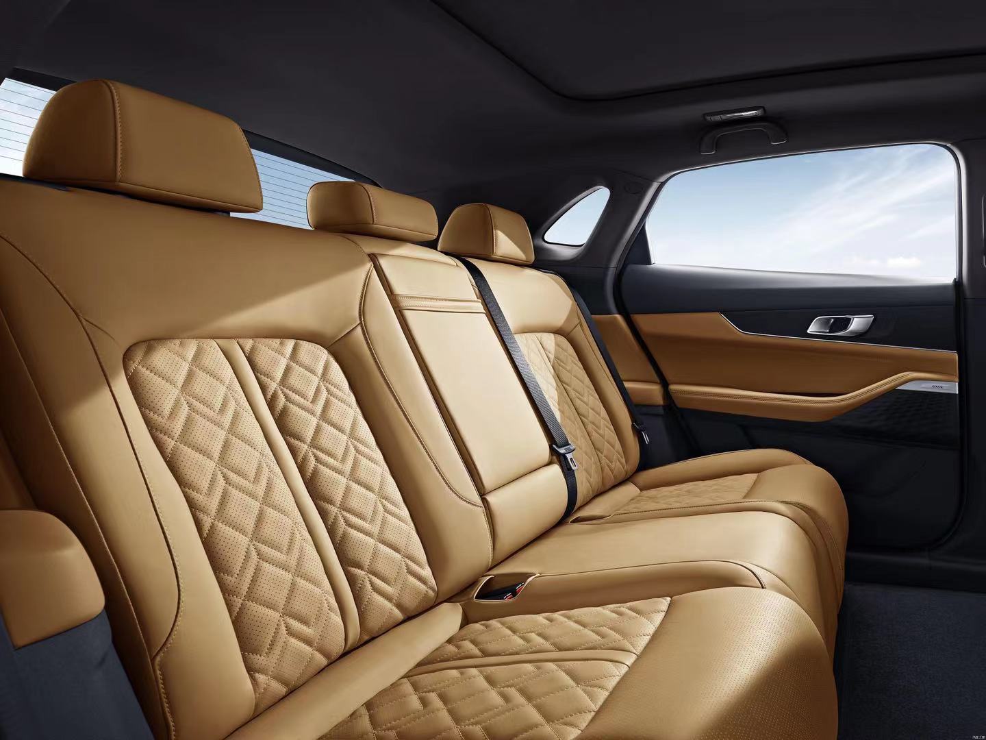 uni-k对比合资车,长安uni-k对比摩卡