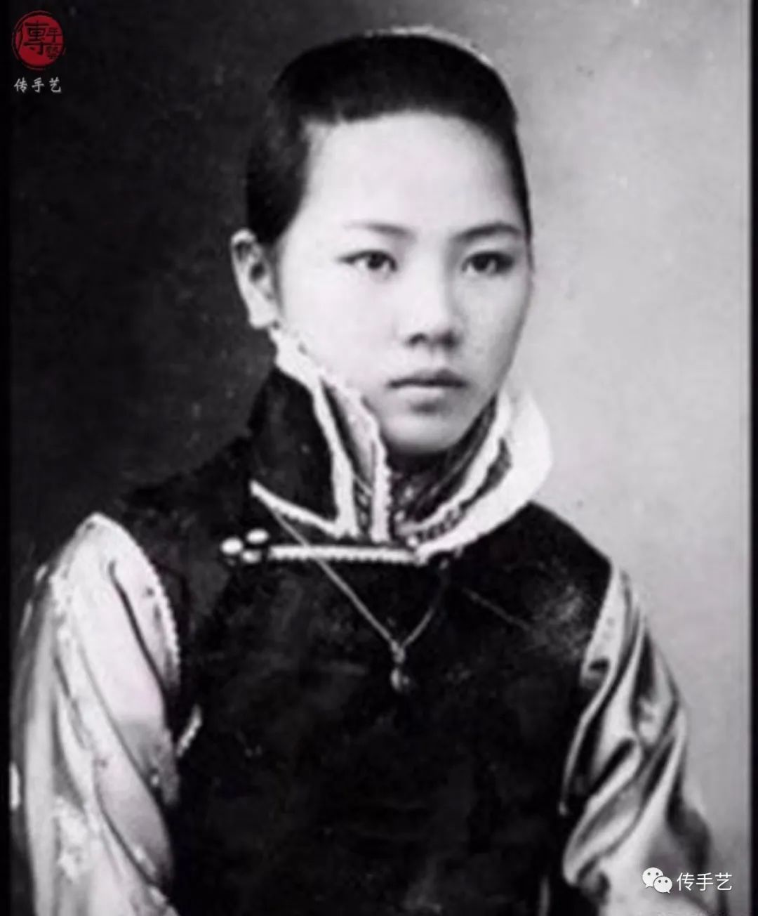 听过“塑身衣”,听过“塑脸领”吗?民国显瘦第一神器