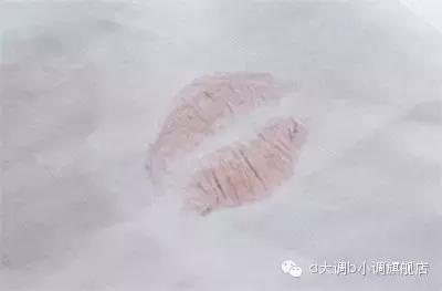 如果衣服上有脏东西应该怎么洗掉,衣服染上黄渍怎么洗掉