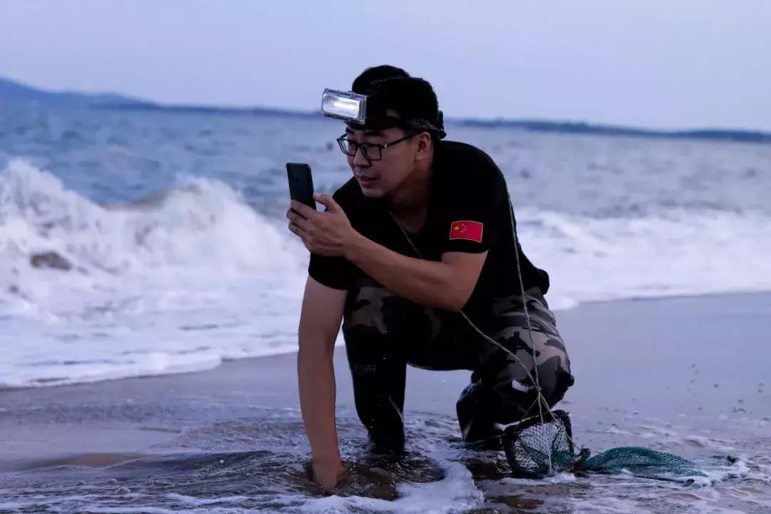 威海大叔赶海视频博主,山东威海网红赶海