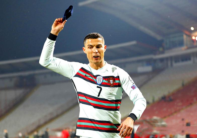 36岁3亿粉丝C罗憾别欧洲杯？扔​袖标拍卖64000欧元救助6个月婴儿