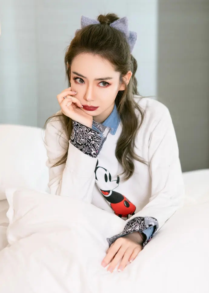 什么颜色的奶茶色好看又显白,染什么颜色显白减龄奶茶色