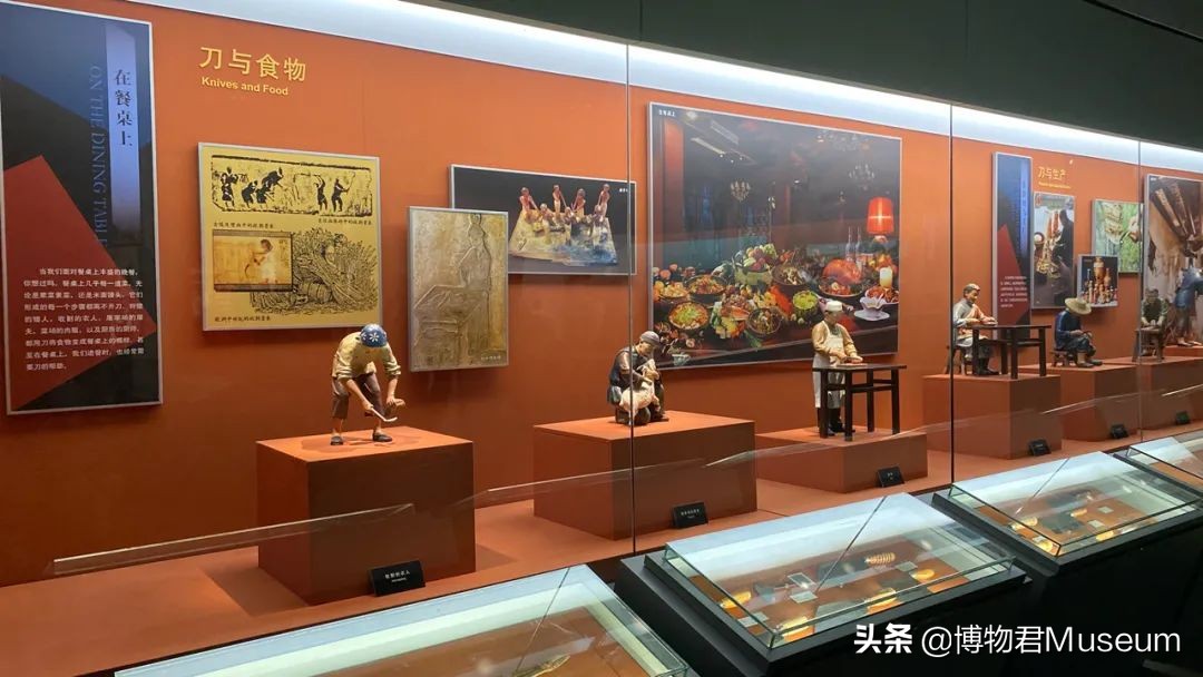 物开一刃为“刀”，两面*刃开**为“剑”，双刀相交为“剪”