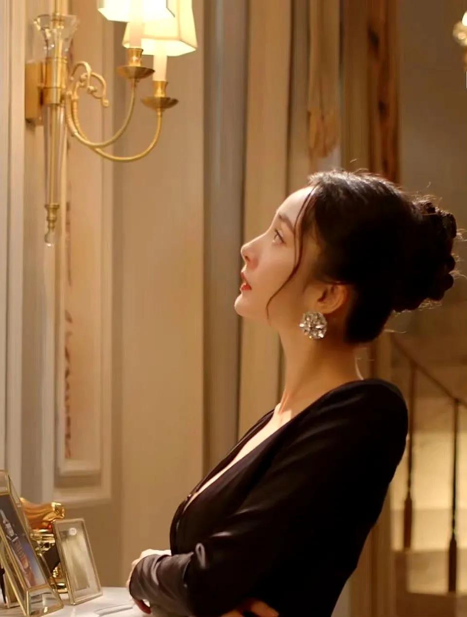 雅诗兰黛首位中国代言人,杨幂代言雅诗兰黛粉底液是哪款