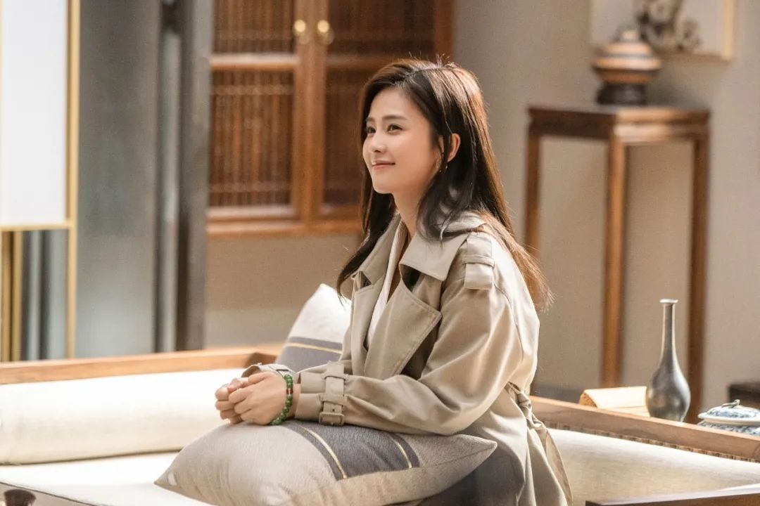 白鹿热剧《一生一世》：时宜的穿戴暗含哪些隐藏线索？