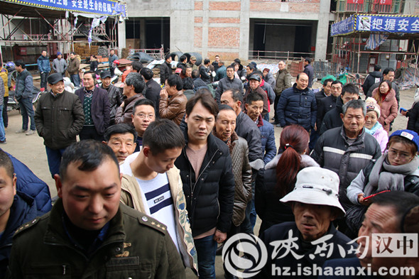 新春之际汉中堂宏广场向农民工集中发放工资900多万元