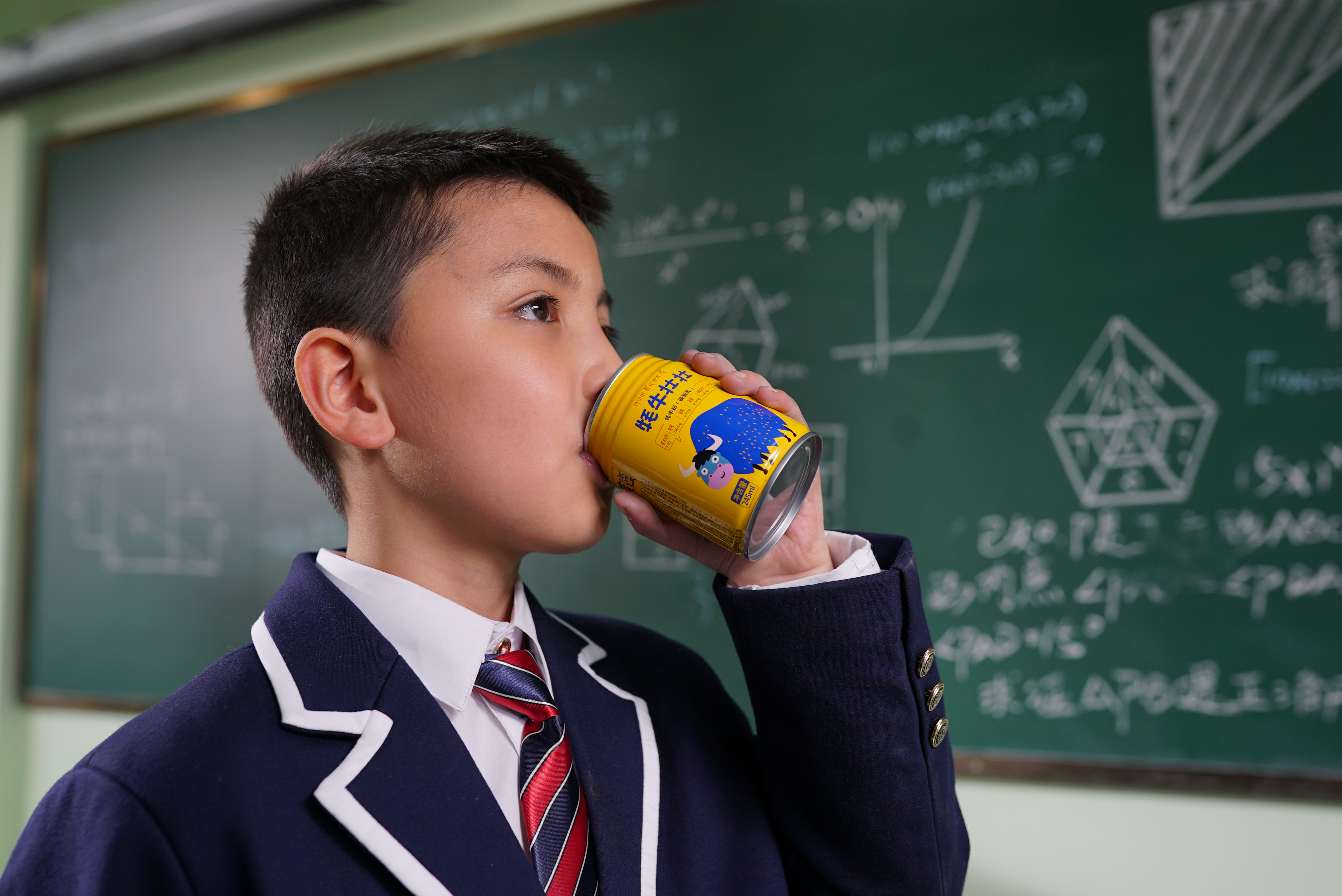 做高原好牛奶蓝逸“牦牛壮壮”唱响“新康定情歌”