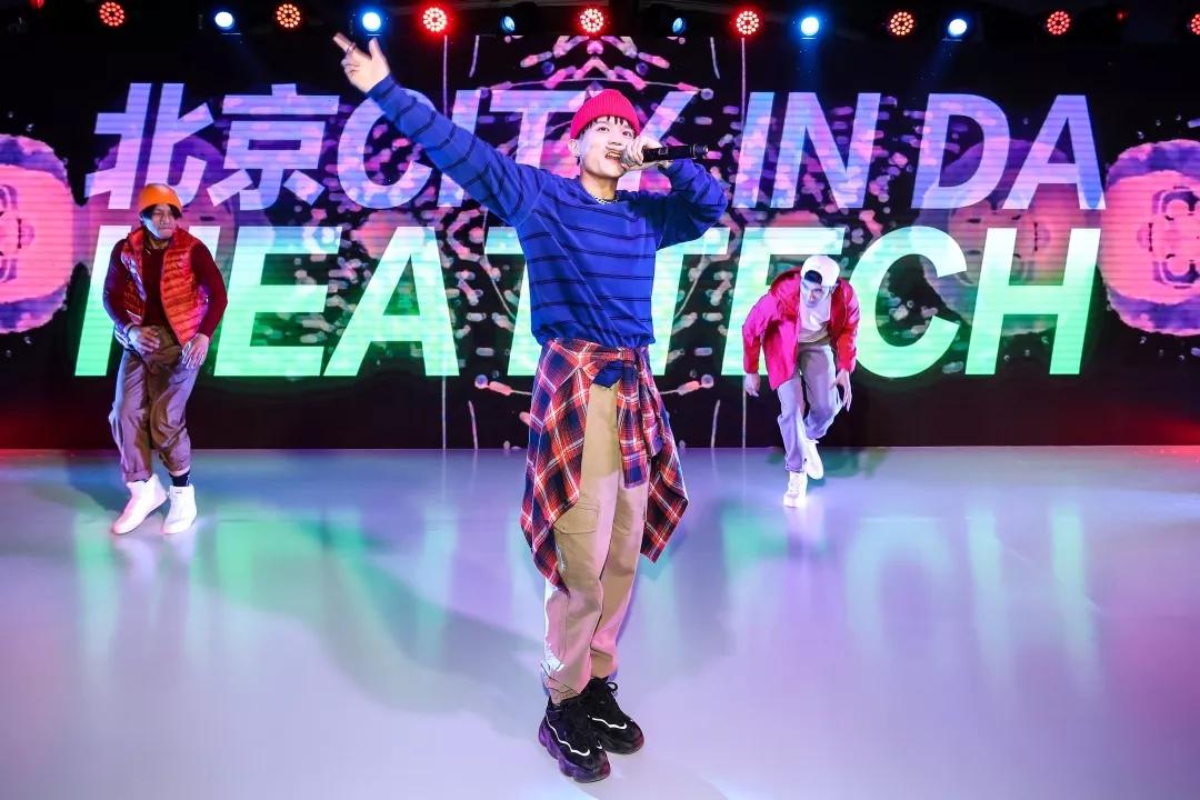 冬天下身穿暖和还是上身穿暖和,冬天想穿的很薄也保暖怎么穿