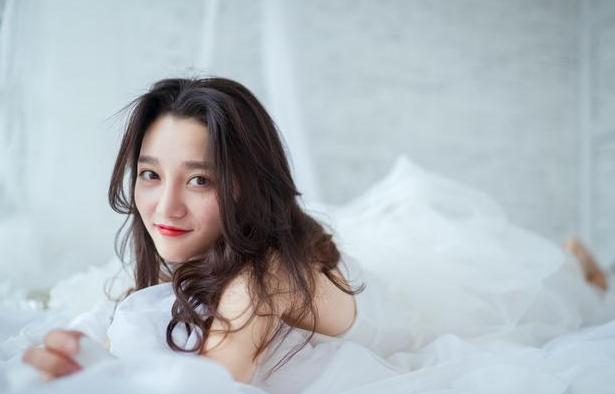 涂bb霜怎么防止起皮,涂bb霜的正确方法不卡粉