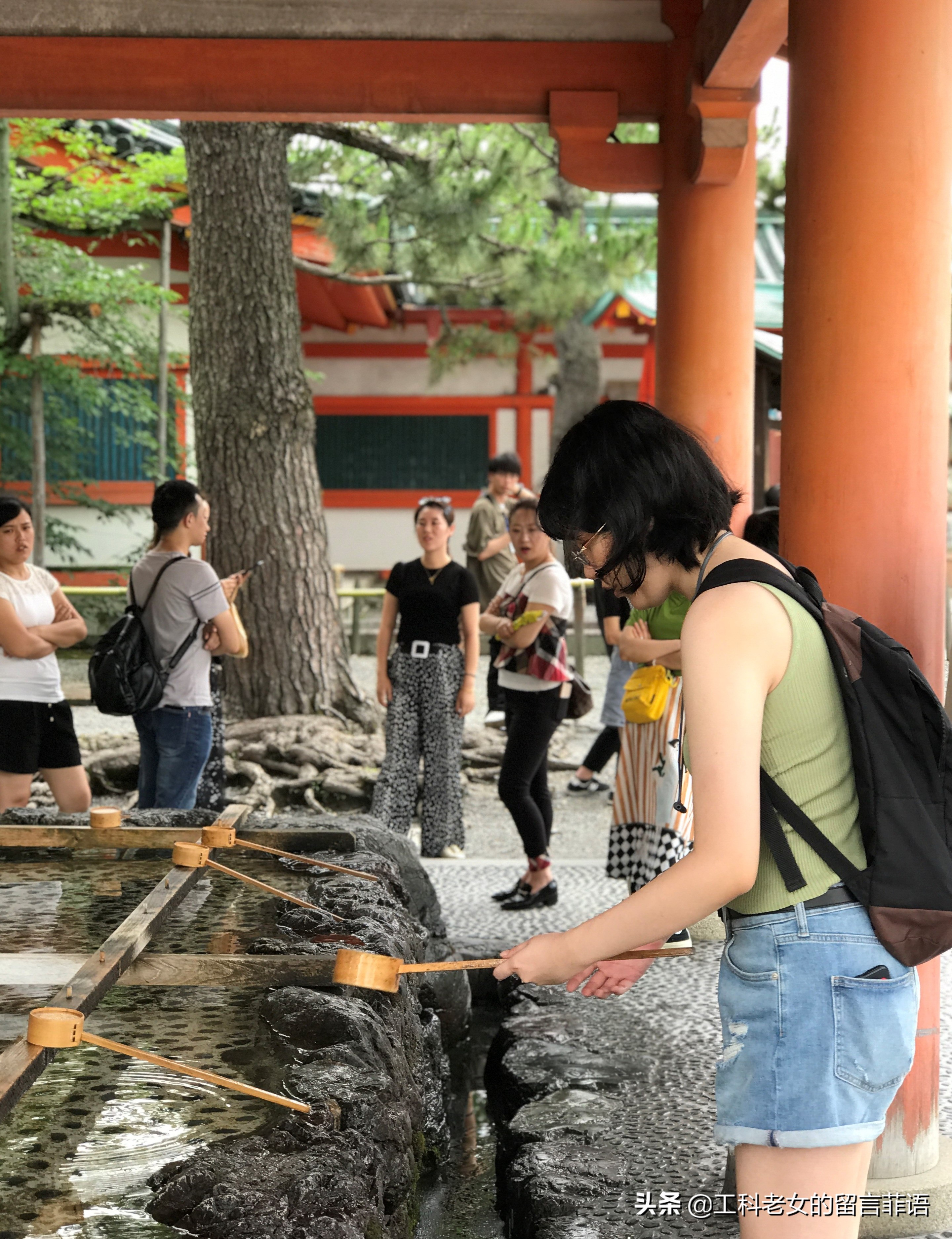 京都之因喜欢这神社的名字就在此卜了一签,却不认字