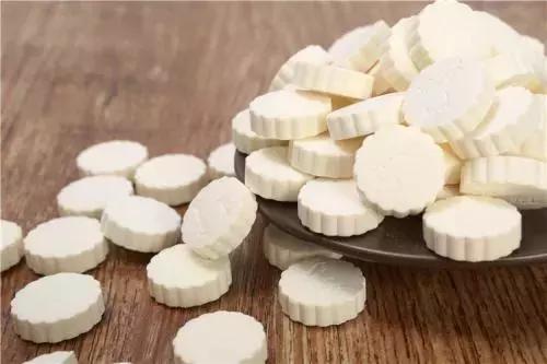 假牛奶别再给孩子喝了,你在超市买的东西