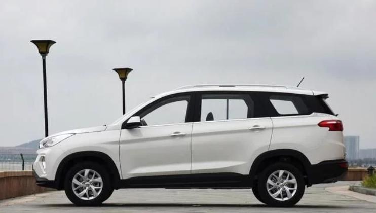 五菱宏光s3新款2022款落地多少钱,五菱宏光s3属于哪种车