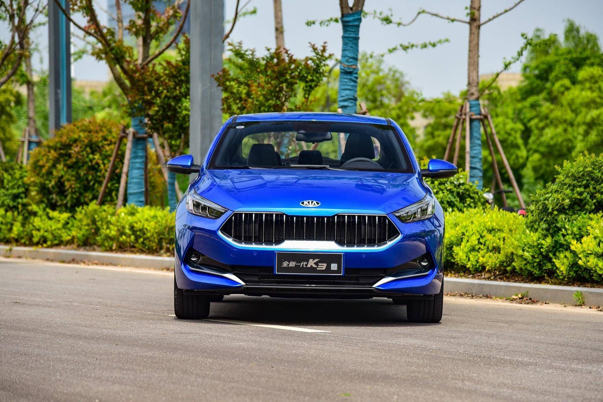 等卡罗拉换代还不如买它，9万多自动挡油耗6.4L，这才叫帅气