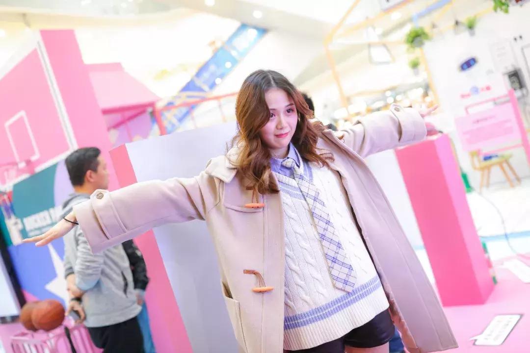 百度在上海再开快闪店！能和机器玩变脸，还能给自己做表情包！