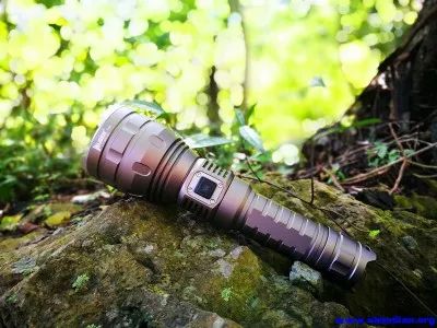 务实去华当行本色—wubenT105远射手电