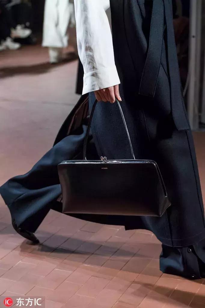 粉色打底适合什么颜色的外套,最适合女生的颜色