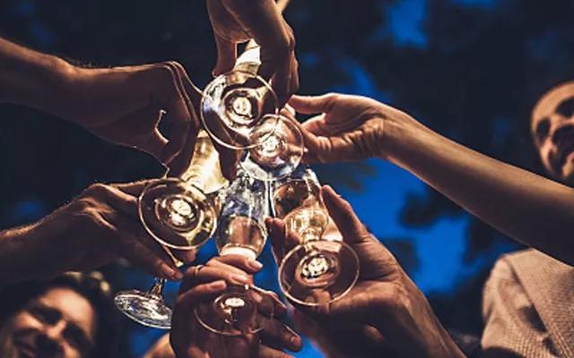 喝酒后话多,喝酒后话很多的人是什么心理