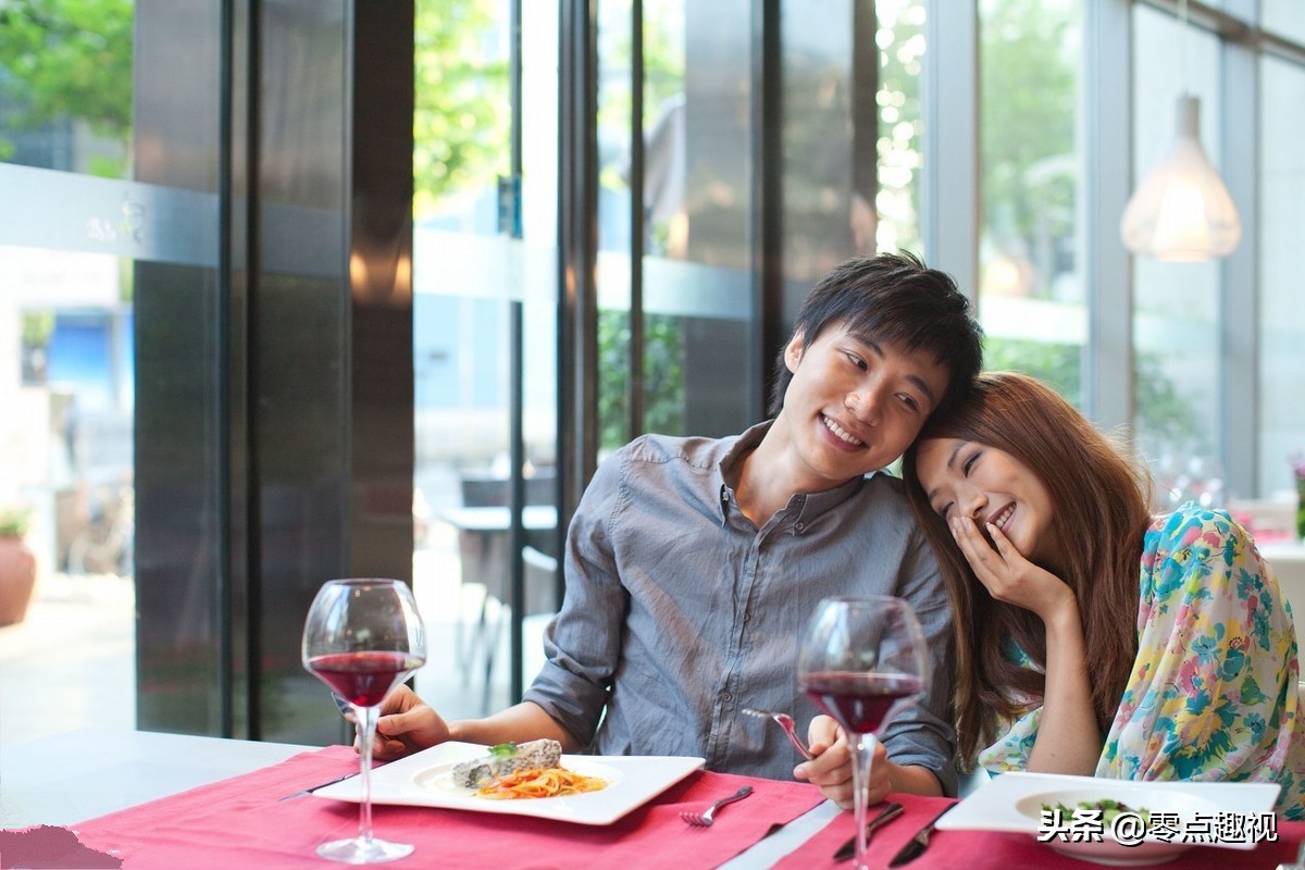 要怎样聊天才能抓住女人的心,高情商女人的聊天技巧和男人聊天