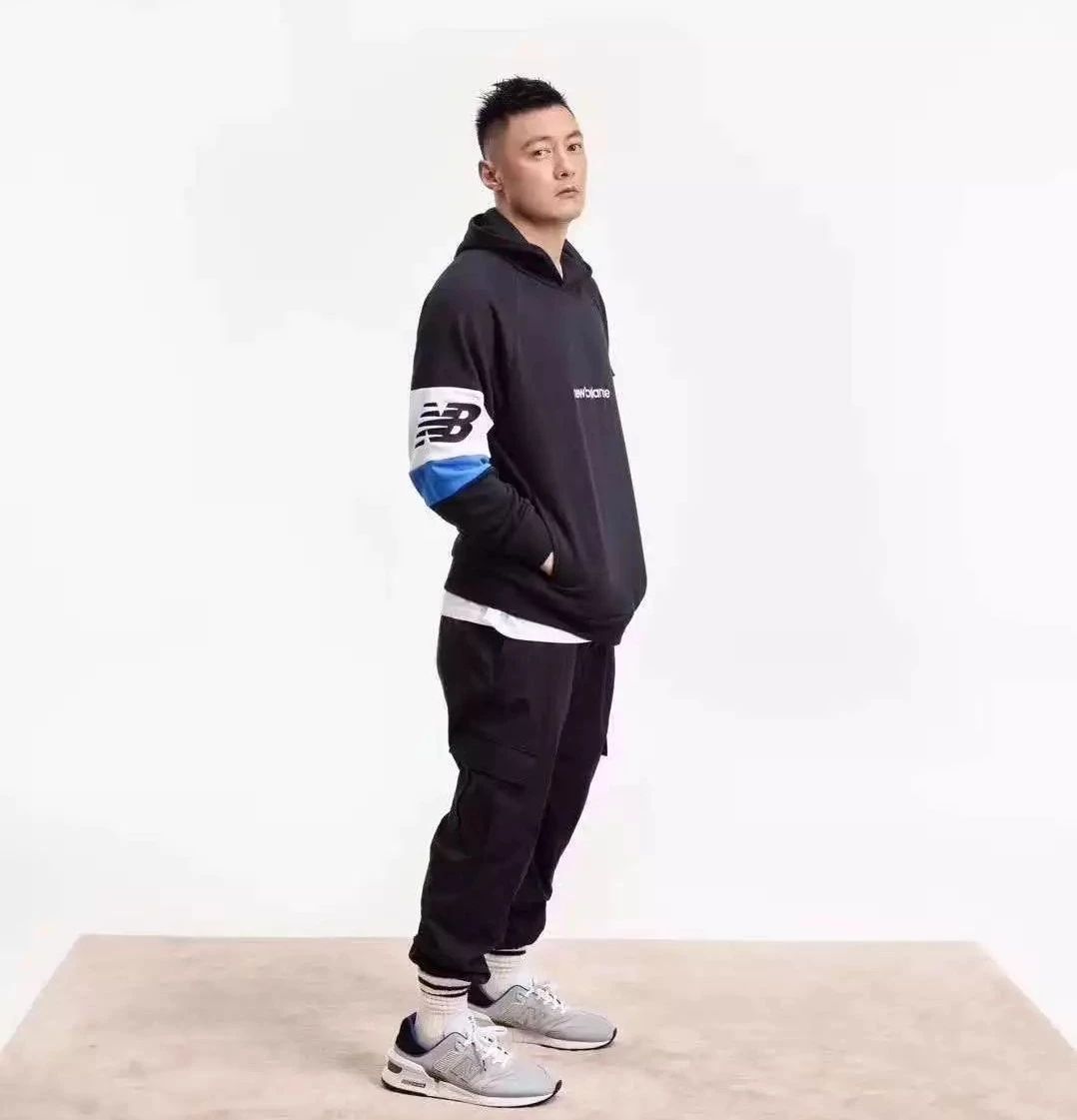 newbalance余文乐红黑,余文乐newbalance990v4nb