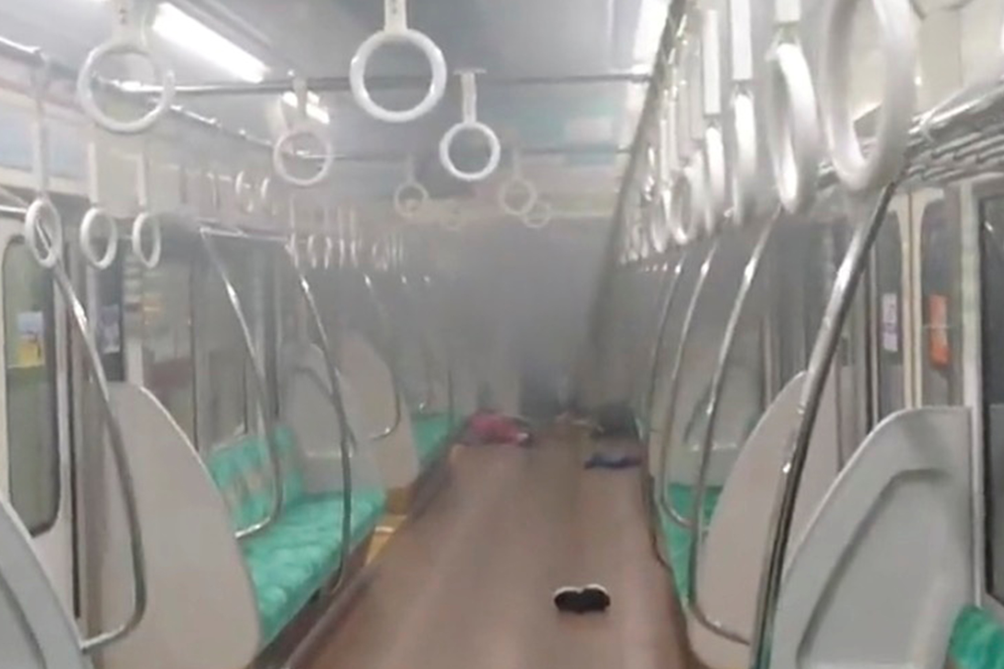 这是让东京变哥谭？“小丑”电车伤人后淡定抽烟，引日本人热议