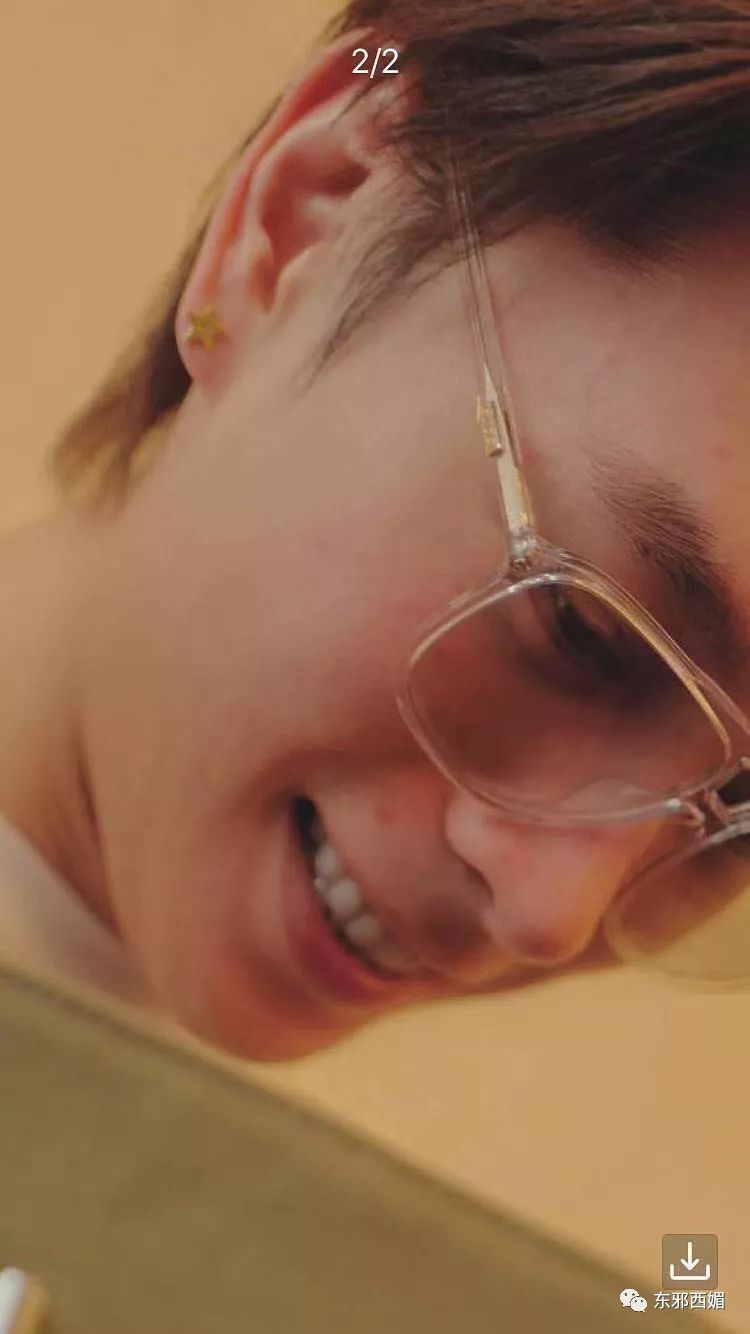 别人是找女友，他是找妈！