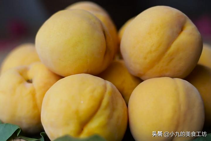 家里黄桃吃不完怎么做黄桃罐头,黄桃罐头黄桃和冰糖的比例是多少