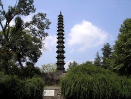 当阳玉泉寺铁塔倾斜图片,玉泉寺铁塔千年不倒之谜是什么