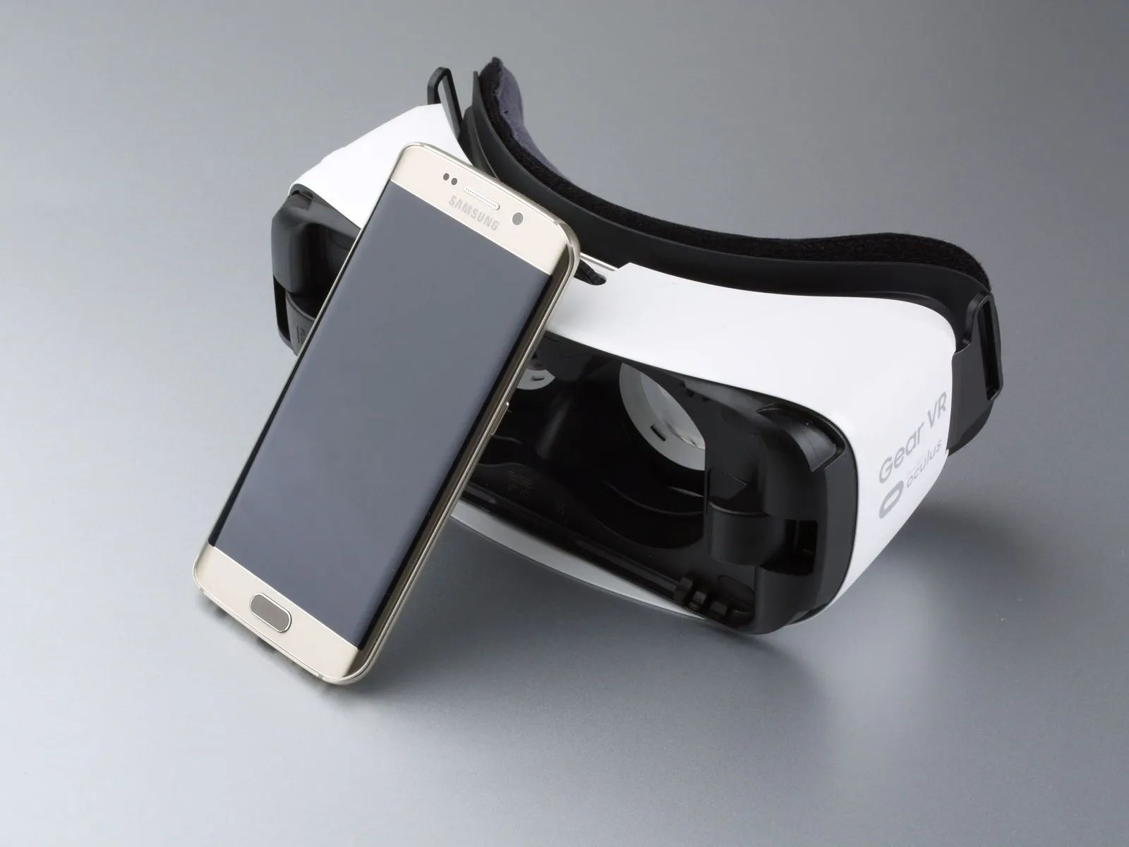 XR科普——VR眼镜盒子：需要配合手机的头戴式设备