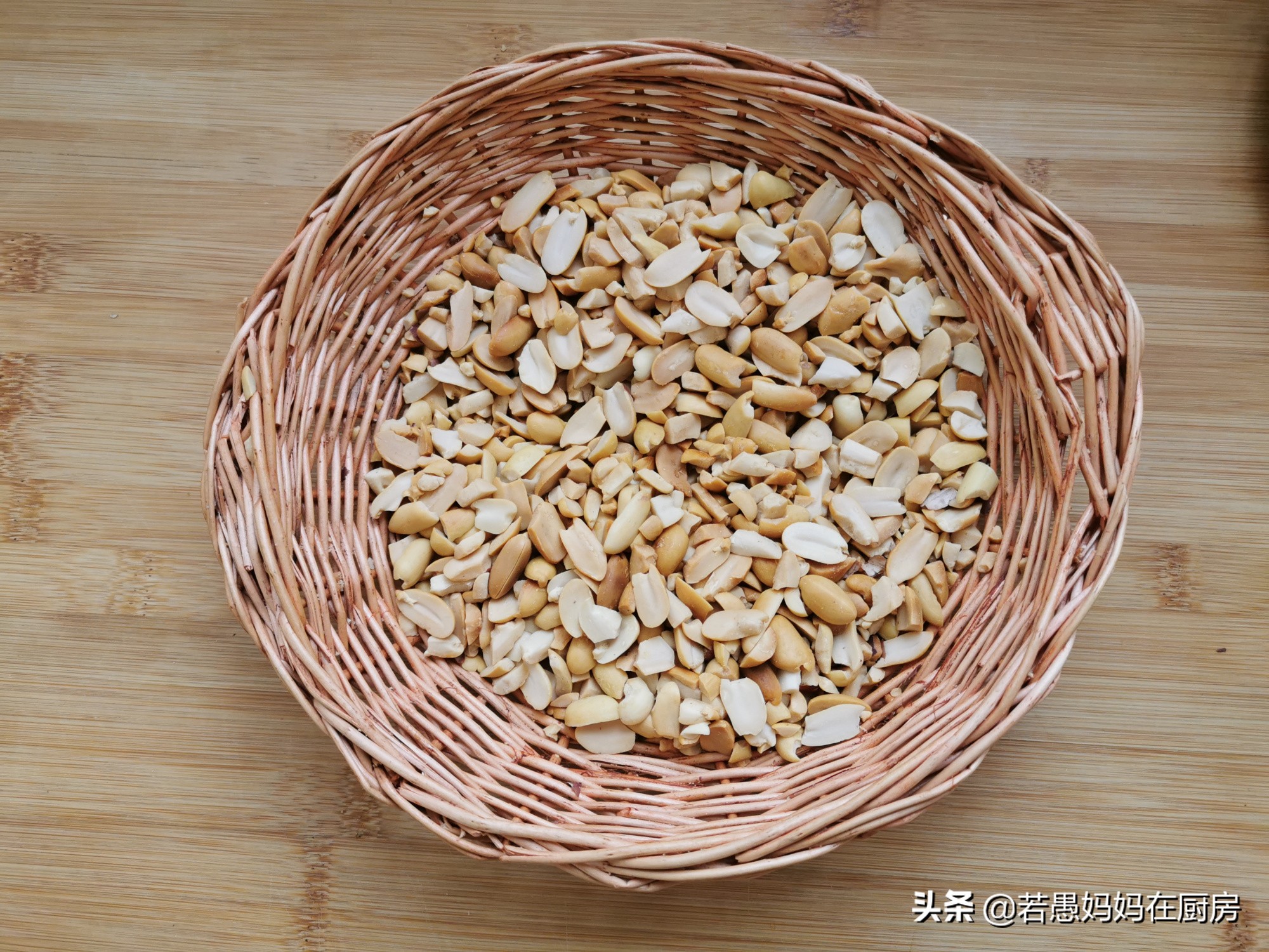 酥脆芝麻花生糖做法,在家做芝麻花生糖的方法