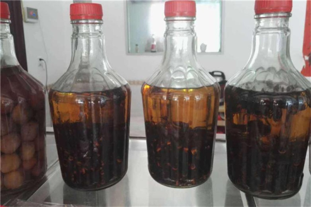 虎头蜂酒的泡制过程,唐三镜杨俊丽红酒价格