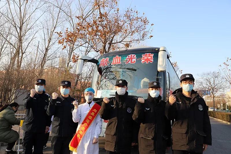 巡特警支队学雷锋工作总结,特警开展学雷锋活动简报