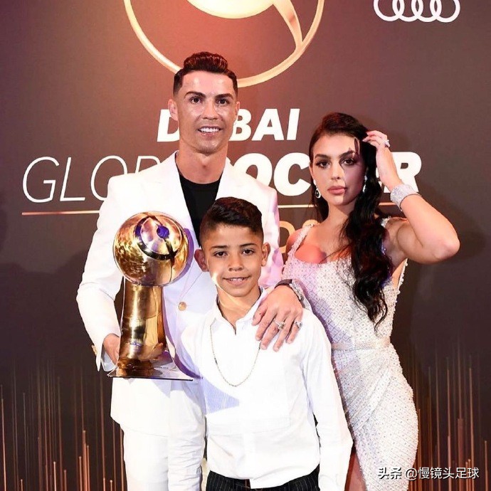 c罗给迷你罗庆祝6岁生日,乔治娜带迷你罗去看c罗首秀