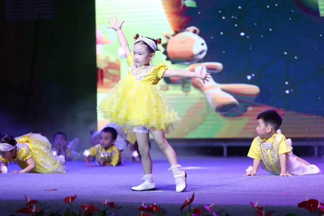 剑阁县鼓楼幼儿园庆祝中国*产党共**成立100周年暨毕业典礼文艺汇演