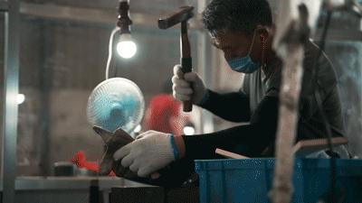 所有的不粘锅和大部分的铁锅,真正的无涂层不粘锅还是古老铁锅