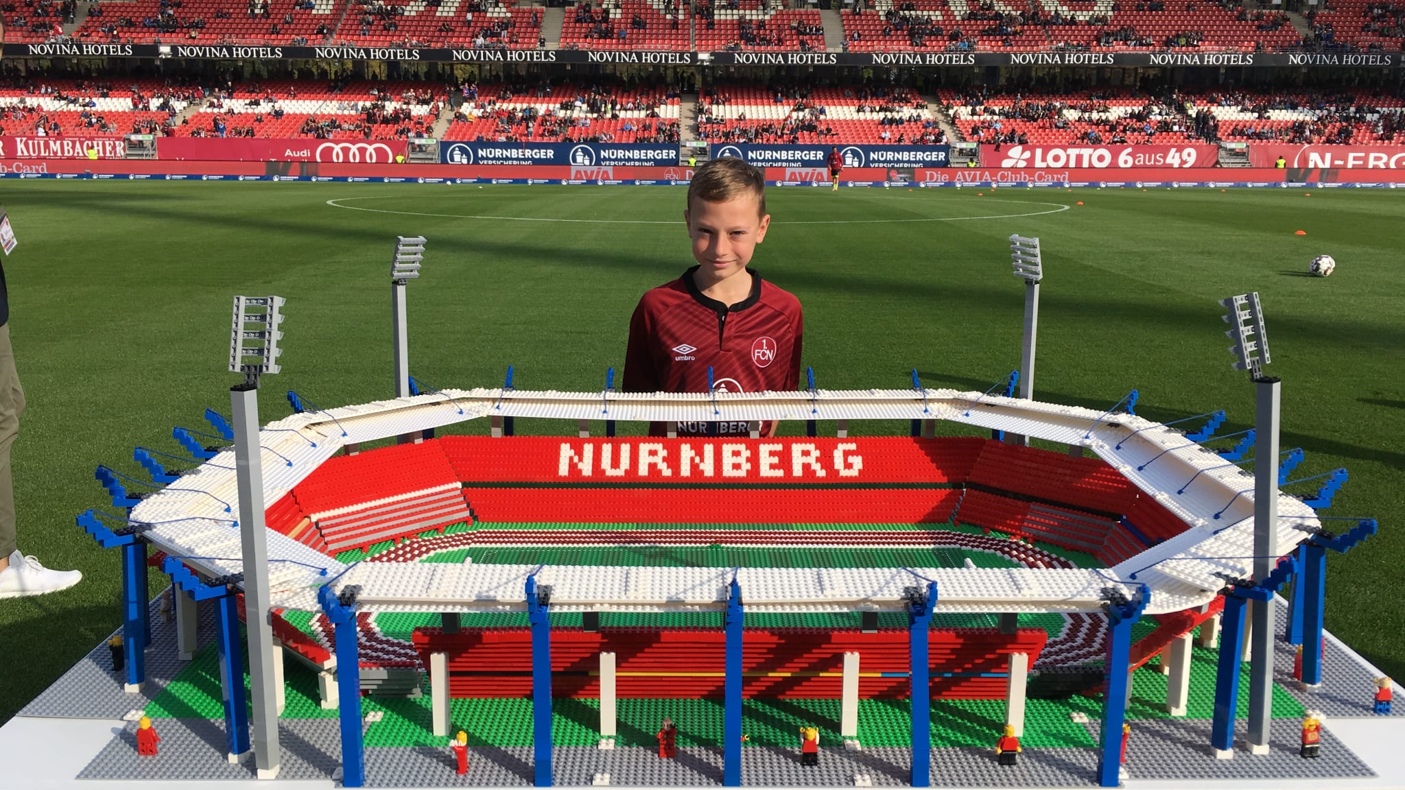 幼儿园乐高搭建足球,皇家马德里足球场乐高