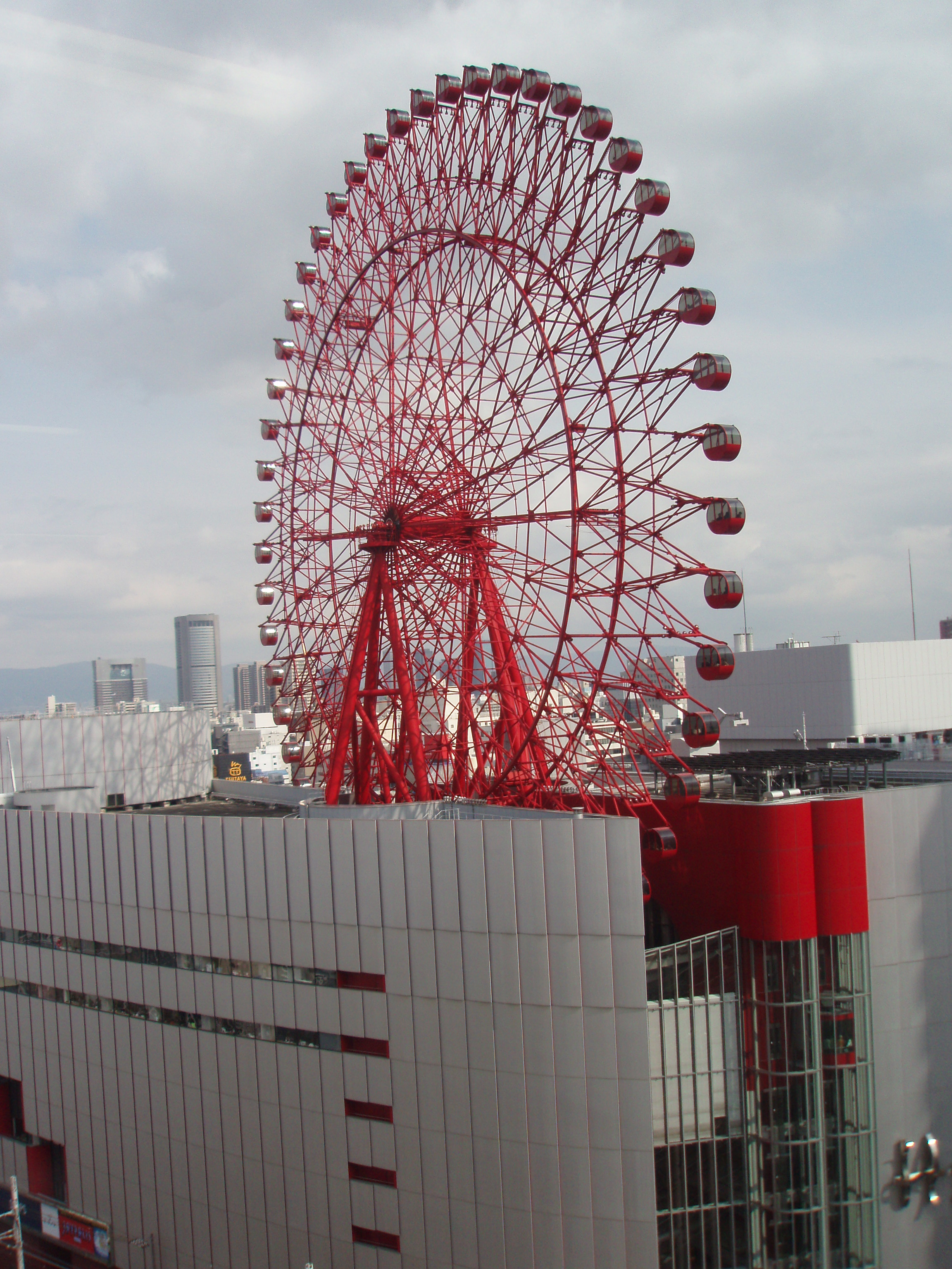大阪梅田，相对于心斋桥更适合逛街买买买