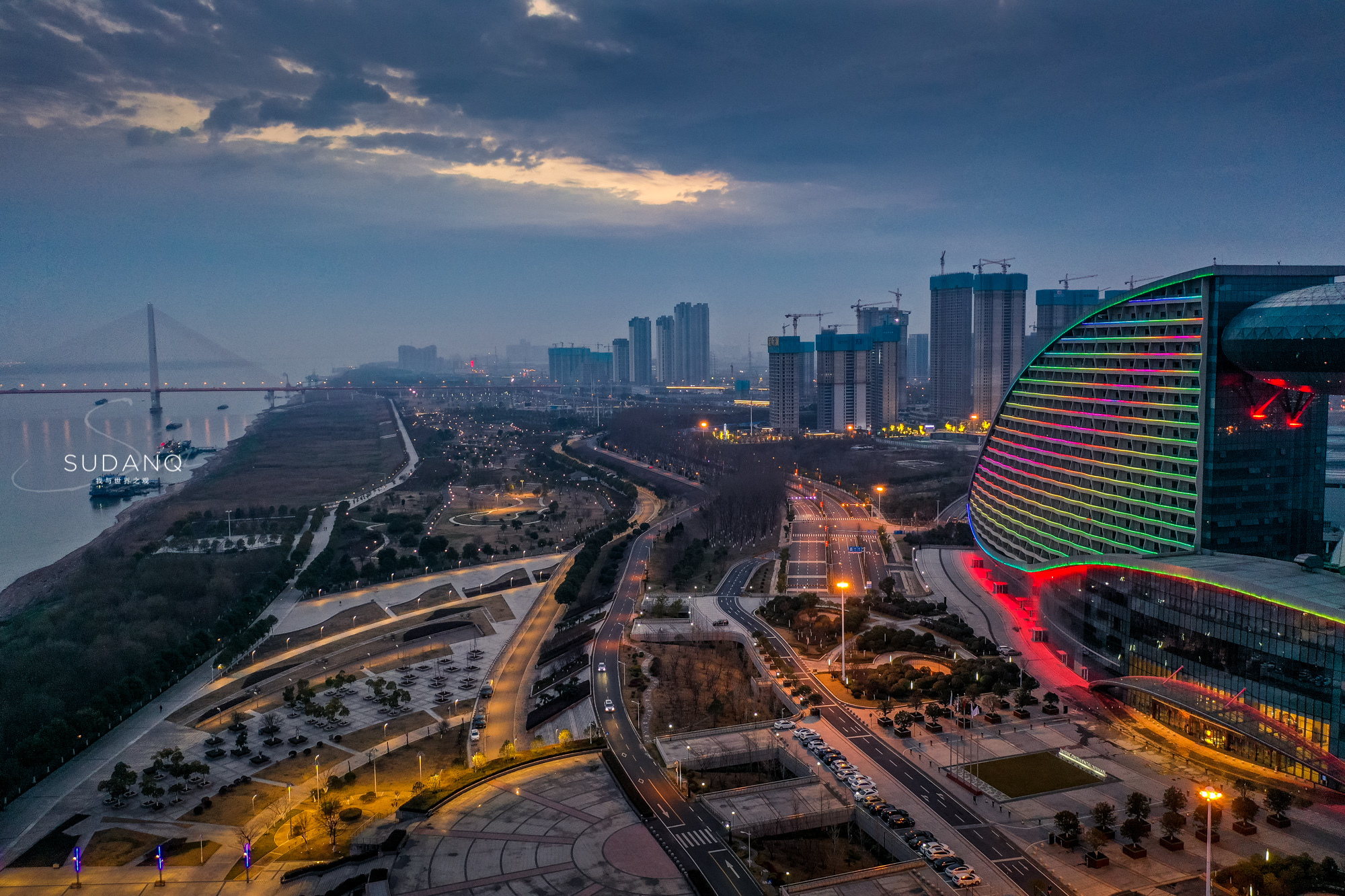 航拍全国第三的博览中心，面积相当于17个足球场，武汉人的骄傲