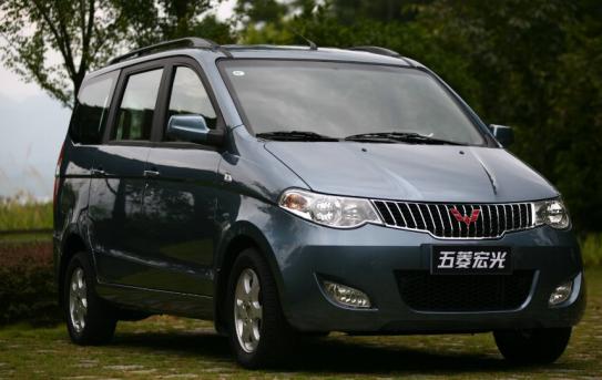 小伙开五菱旅行,五菱宏光自驾318川藏线