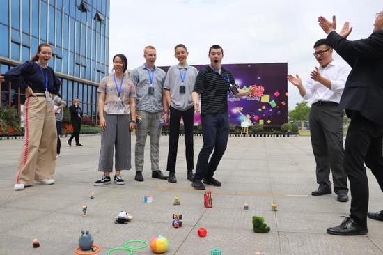 当“英伦范”遇上“川味儿”看成都万汇学校如何待客