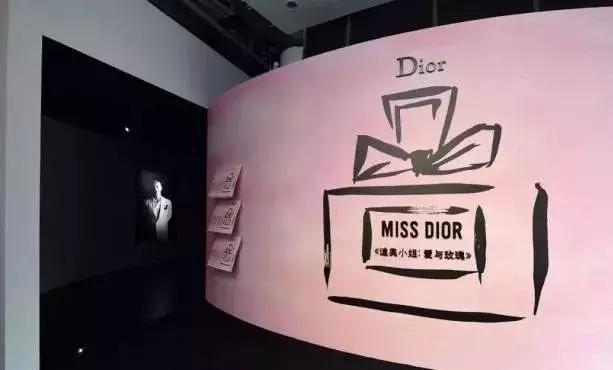 迪奥小姐爱与玫瑰展览吴谨言,迪奥小姐爱与玫瑰晚会
