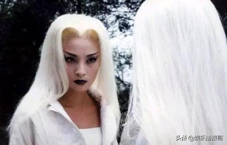 徐冬冬晒紫色泳装,徐冬冬微博晒萌照