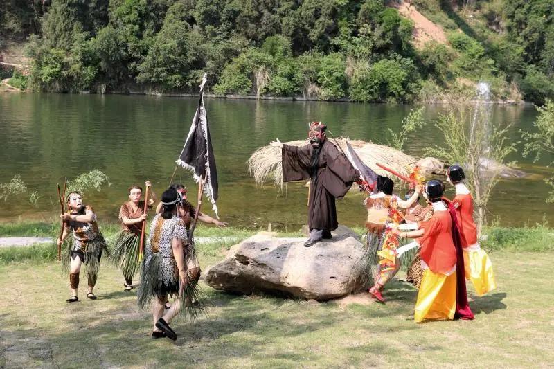 南充哪里有玻璃栈道和玻璃滑道,南充摇摆桥